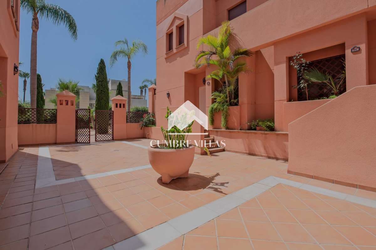 4 soveværelse Byhus til salg i Motril med swimmingpool garage - € 520.000 (Ref: 9142513)