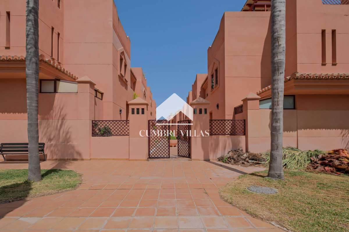 4 soveværelse Byhus til salg i Motril med swimmingpool garage - € 520.000 (Ref: 9142513)