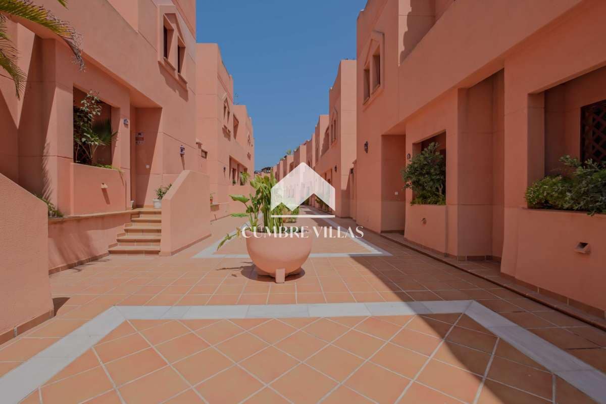 4 soveværelse Byhus til salg i Motril med swimmingpool garage - € 520.000 (Ref: 9142513)