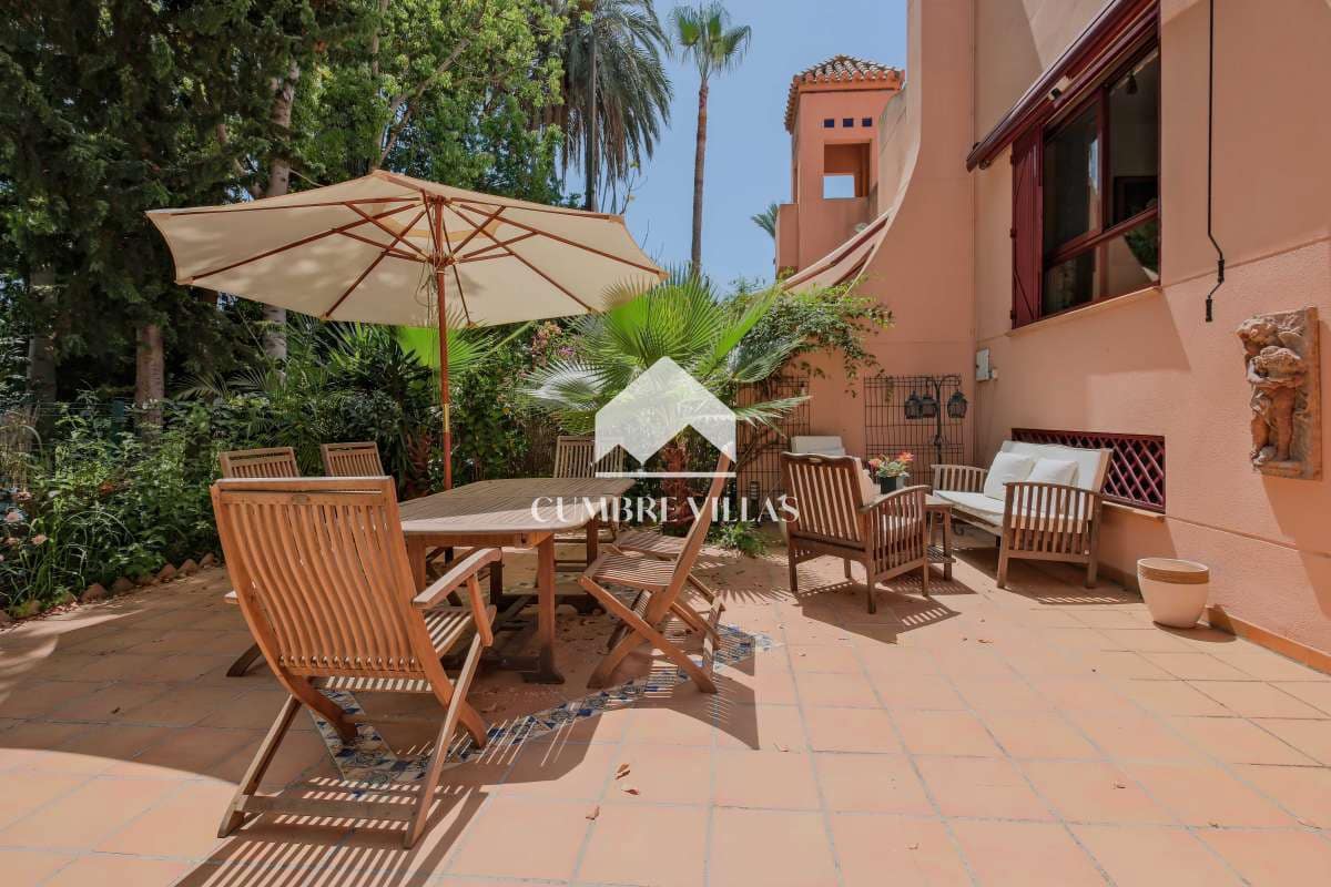 4 soveværelse Byhus til salg i Motril med swimmingpool garage - € 520.000 (Ref: 9142513)