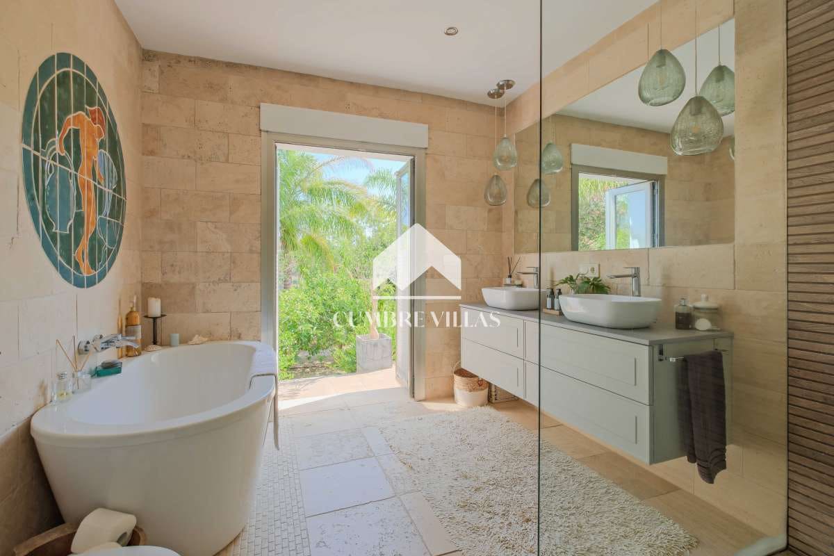 4 soveværelse Villa til salg i Salobrena med swimmingpool garage - € 1.295.000 (Ref: 9232002)