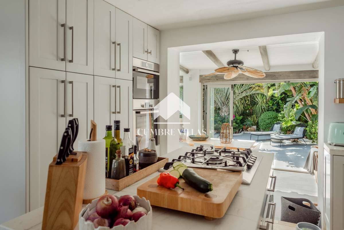 4 soveværelse Villa til salg i Salobrena med swimmingpool garage - € 1.295.000 (Ref: 9232002)