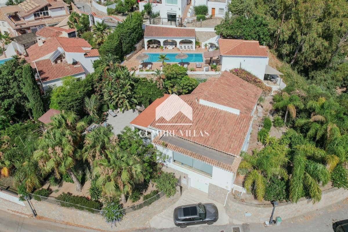 4 soveværelse Villa til salg i Salobrena med swimmingpool garage - € 1.295.000 (Ref: 9232002)