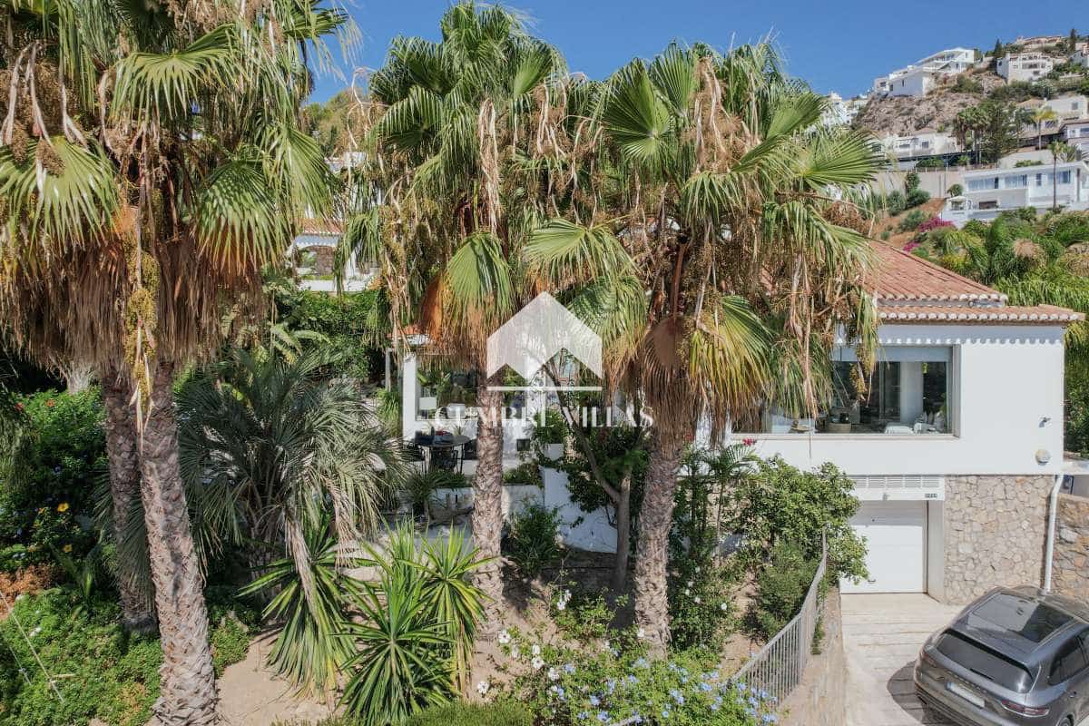 4 soveværelse Villa til salg i Salobrena med swimmingpool garage - € 1.295.000 (Ref: 9232002)