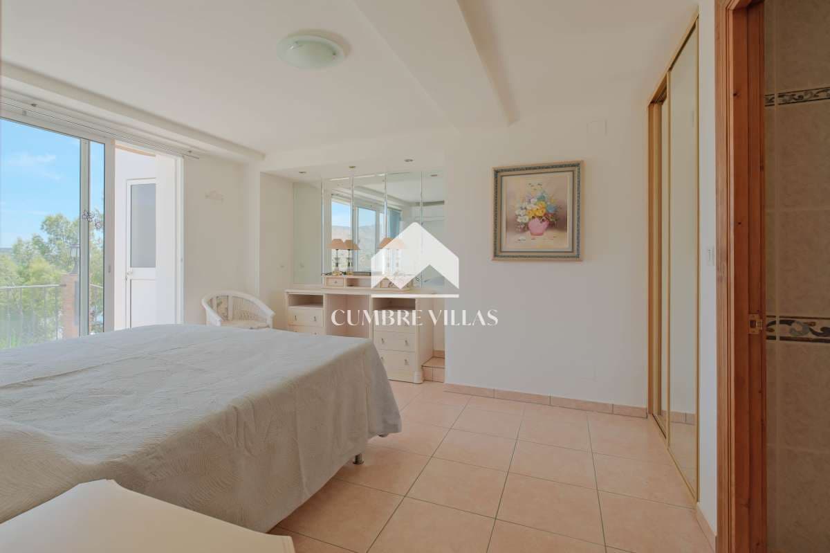 5 soveværelse Villa til salg i La Herradura med swimmingpool - € 450.000 (Ref: 9246199)