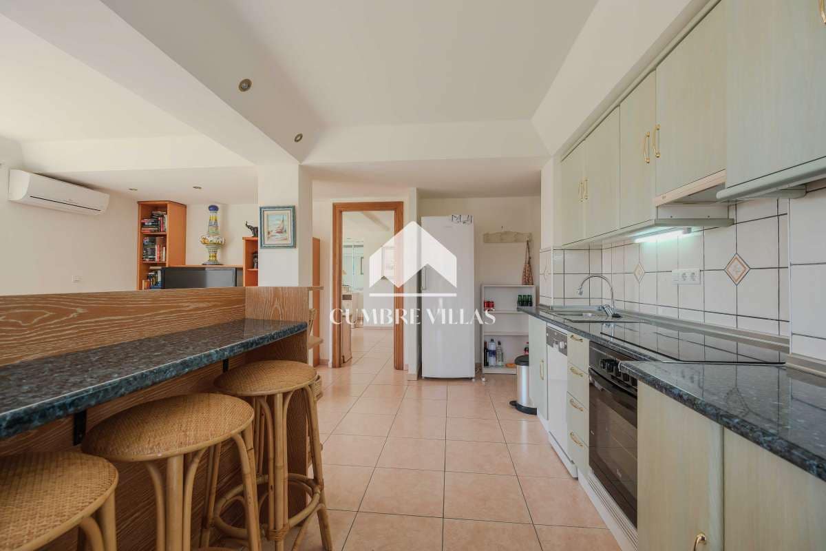 5 soveværelse Villa til salg i La Herradura med swimmingpool - € 450.000 (Ref: 9246199)