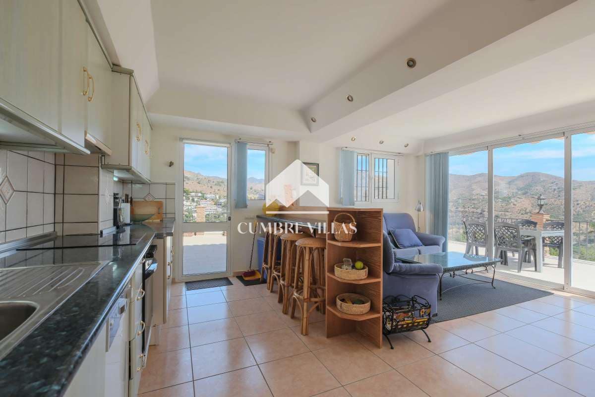 5 soveværelse Villa til salg i La Herradura med swimmingpool - € 450.000 (Ref: 9246199)