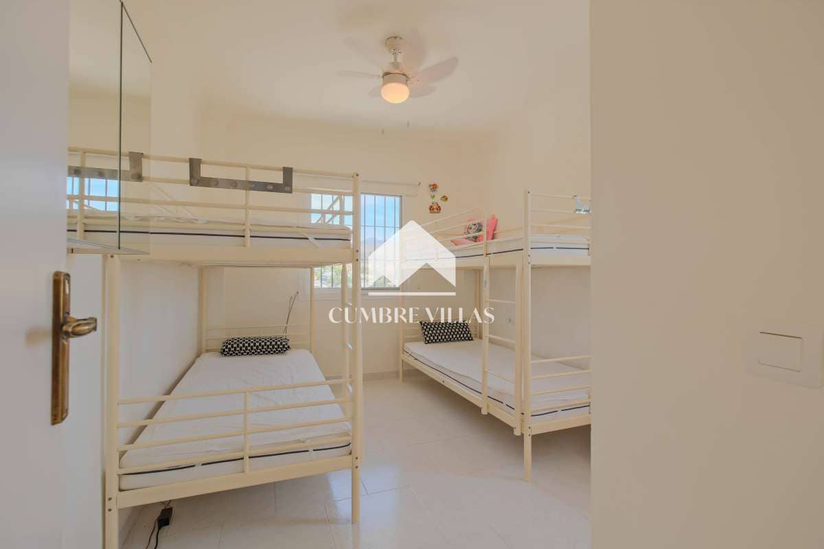 5 soveværelse Villa til salg i La Herradura med swimmingpool - € 450.000 (Ref: 9246199)