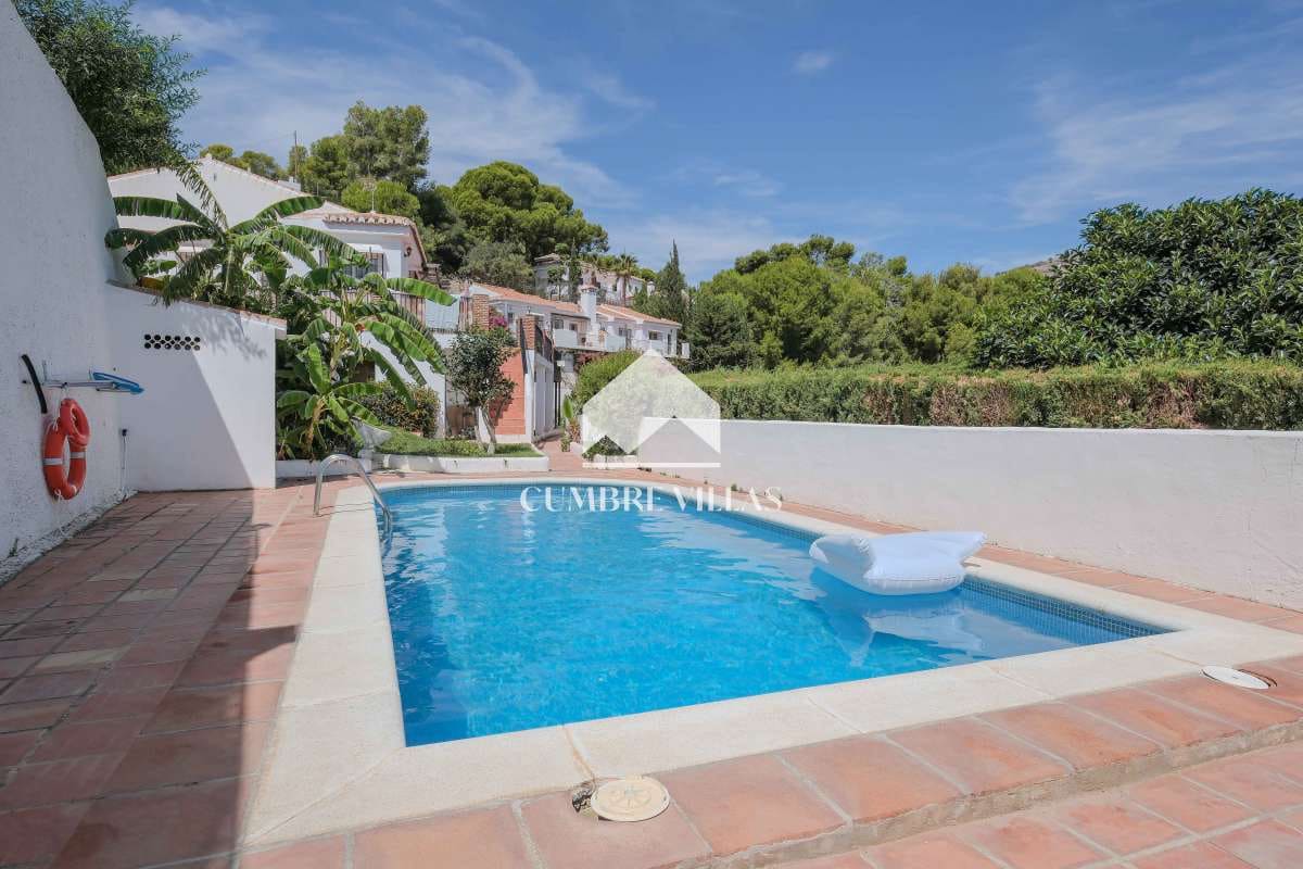 5 soveværelse Villa til salg i La Herradura med swimmingpool - € 450.000 (Ref: 9246199)