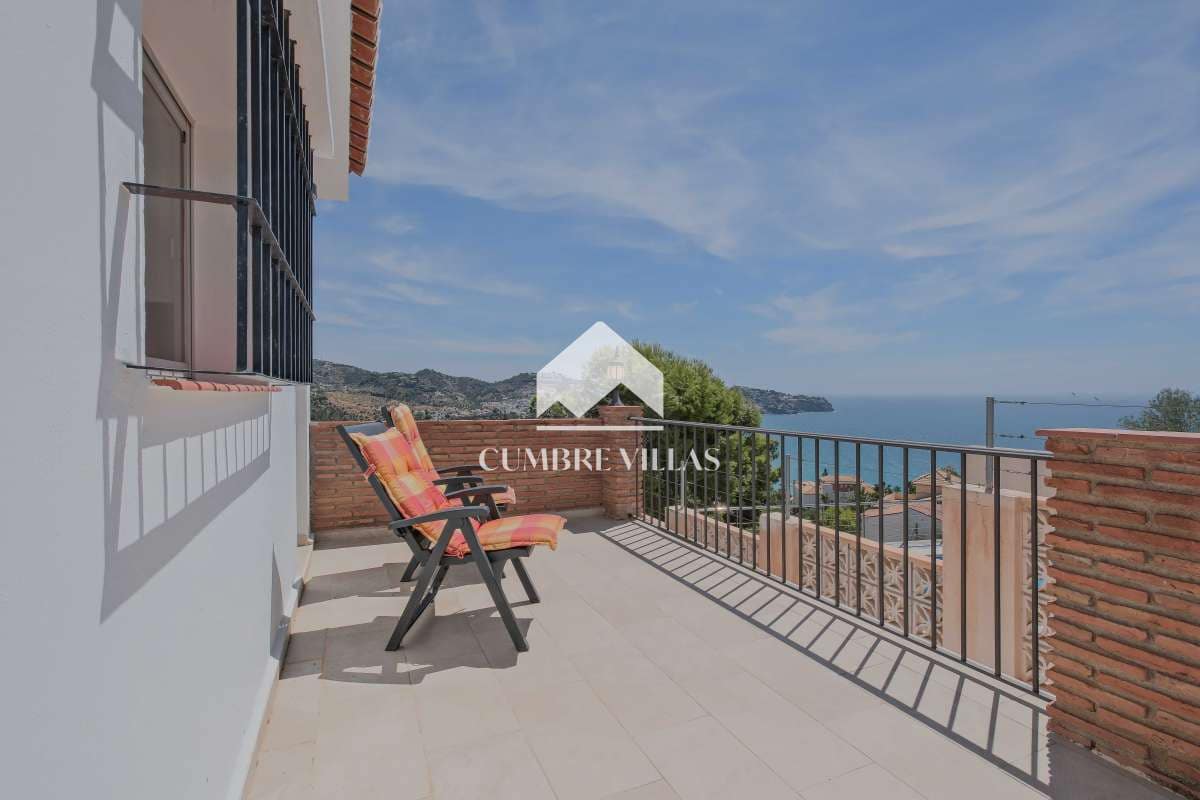 5 soveværelse Villa til salg i La Herradura med swimmingpool - € 450.000 (Ref: 9246199)
