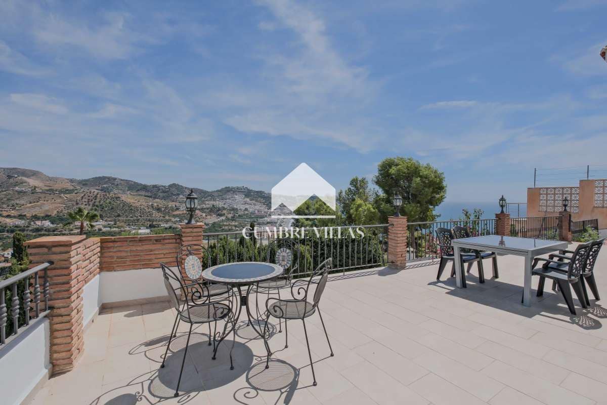 5 soveværelse Villa til salg i La Herradura med swimmingpool - € 450.000 (Ref: 9246199)