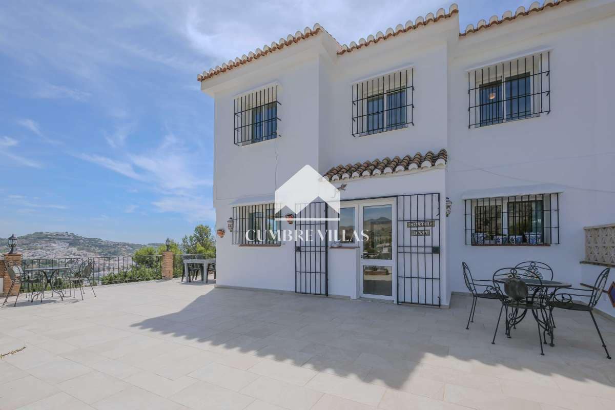 5 soveværelse Villa til salg i La Herradura med swimmingpool - € 450.000 (Ref: 9246199)