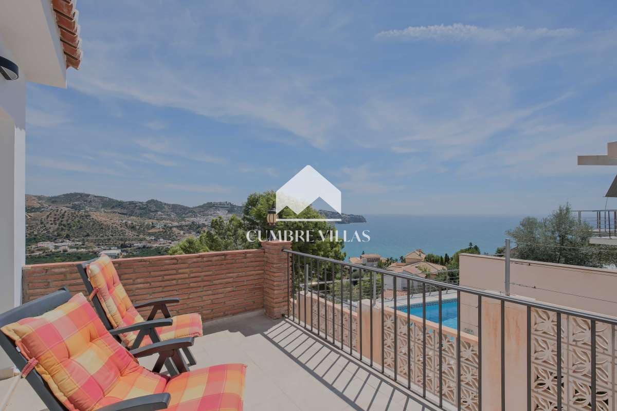 5 soveværelse Villa til salg i La Herradura med swimmingpool - € 450.000 (Ref: 9246199)