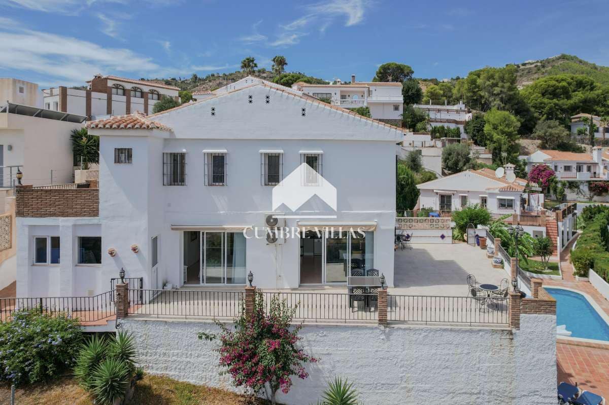 5 soveværelse Villa til salg i La Herradura med swimmingpool - € 450.000 (Ref: 9246199)