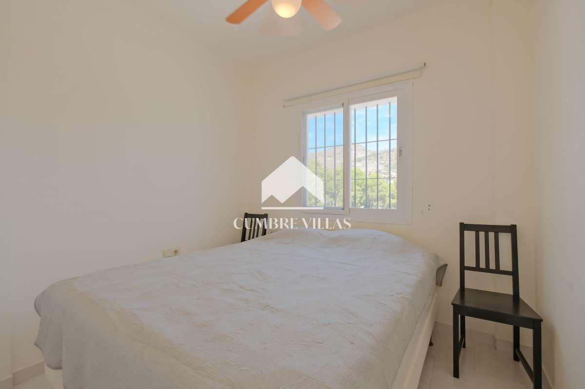 5 soveværelse Villa til salg i La Herradura med swimmingpool - € 450.000 (Ref: 9246199)