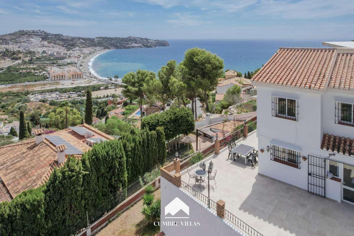 5 soveværelse Villa til salg i La Herradura med swimmingpool - € 450.000 (Ref: 9246199)
