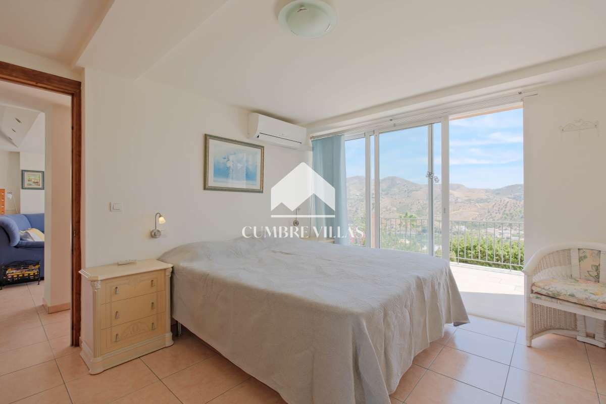 5 soveværelse Villa til salg i La Herradura med swimmingpool - € 450.000 (Ref: 9246199)