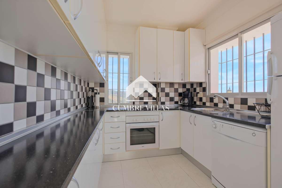 5 soveværelse Villa til salg i La Herradura med swimmingpool - € 450.000 (Ref: 9246199)