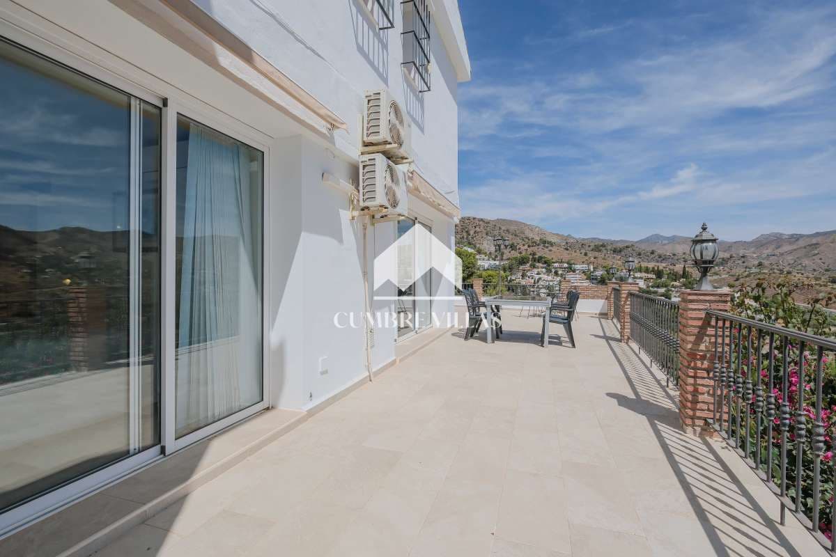 5 soveværelse Villa til salg i La Herradura med swimmingpool - € 450.000 (Ref: 9246199)