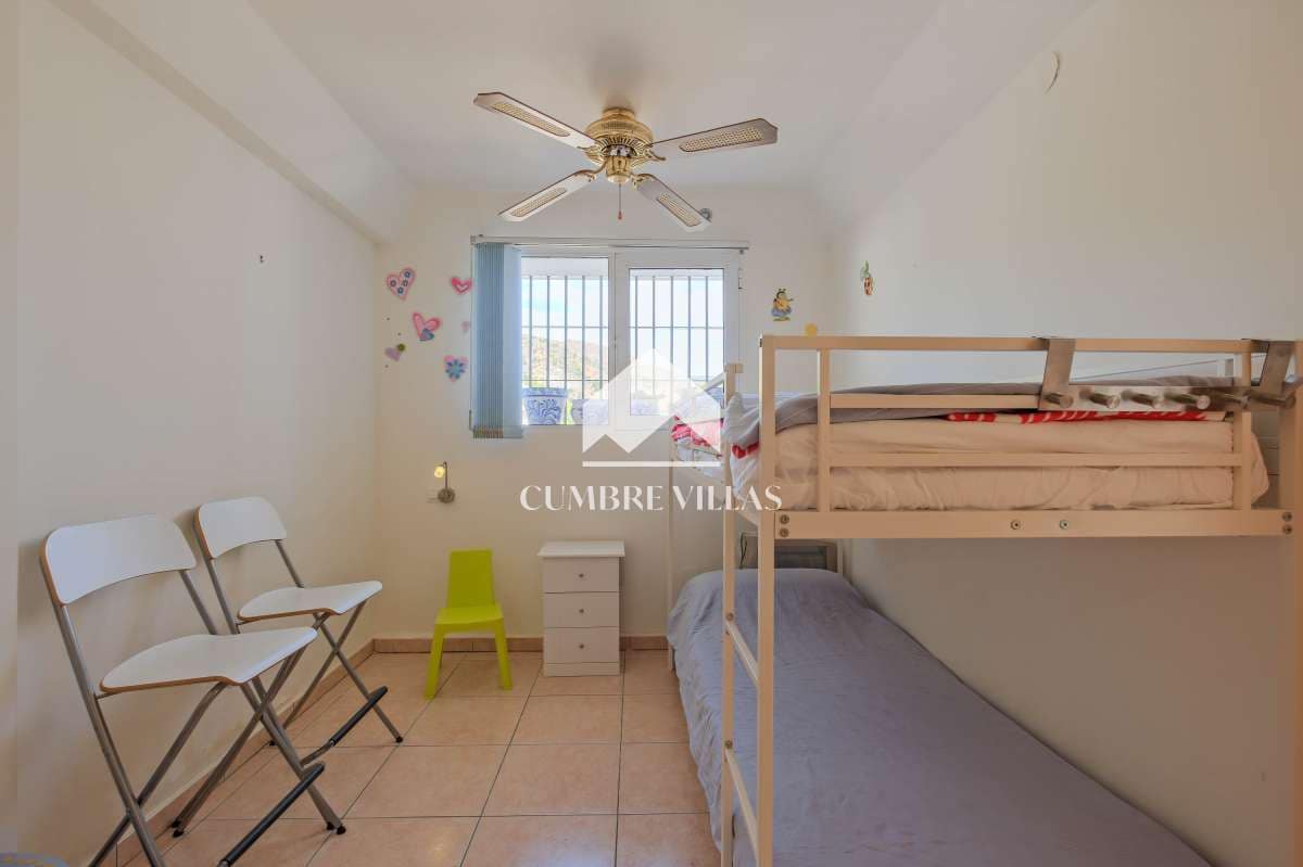 5 soveværelse Villa til salg i La Herradura med swimmingpool - € 450.000 (Ref: 9246199)