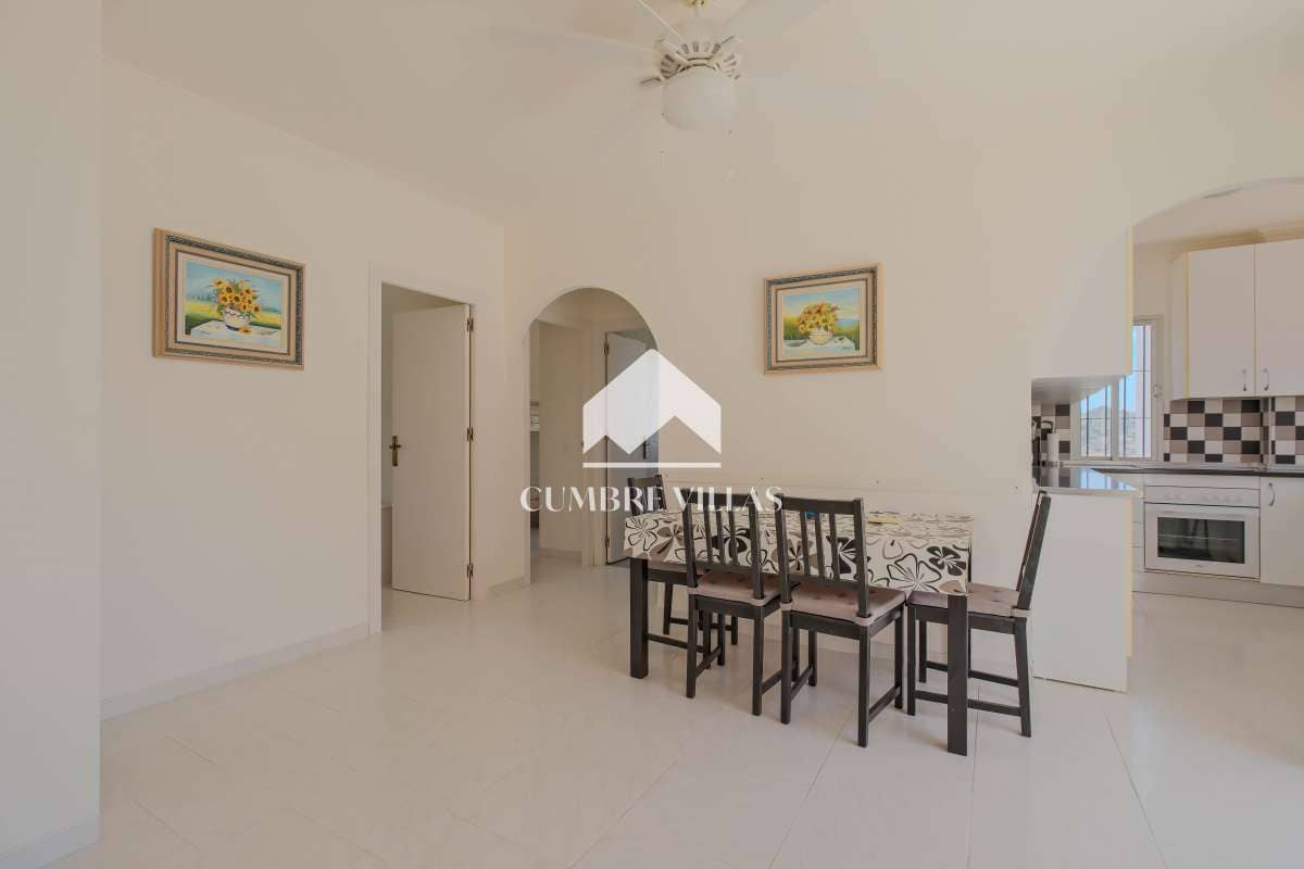 5 soveværelse Villa til salg i La Herradura med swimmingpool - € 450.000 (Ref: 9246199)