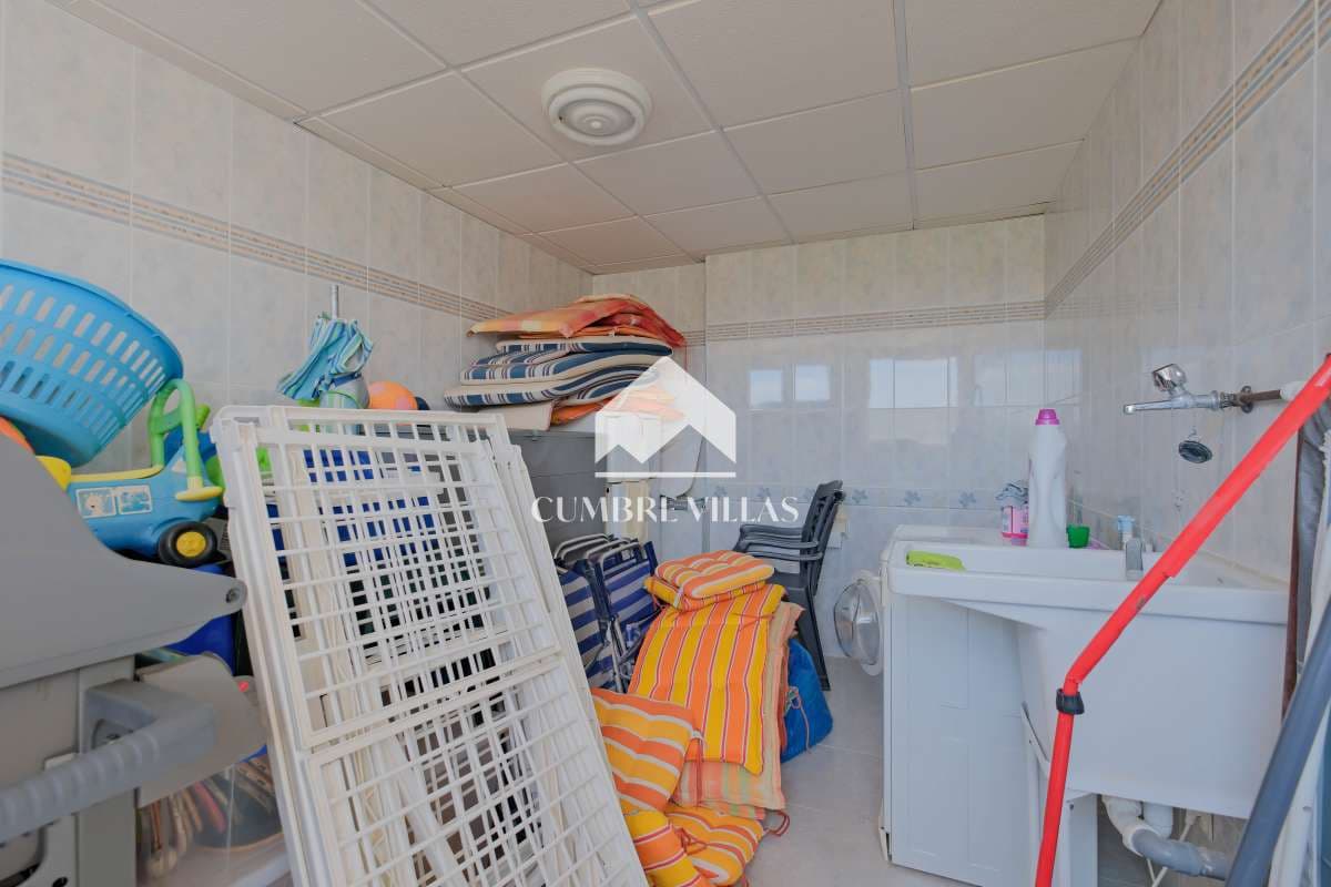 5 soveværelse Villa til salg i La Herradura med swimmingpool - € 450.000 (Ref: 9246199)