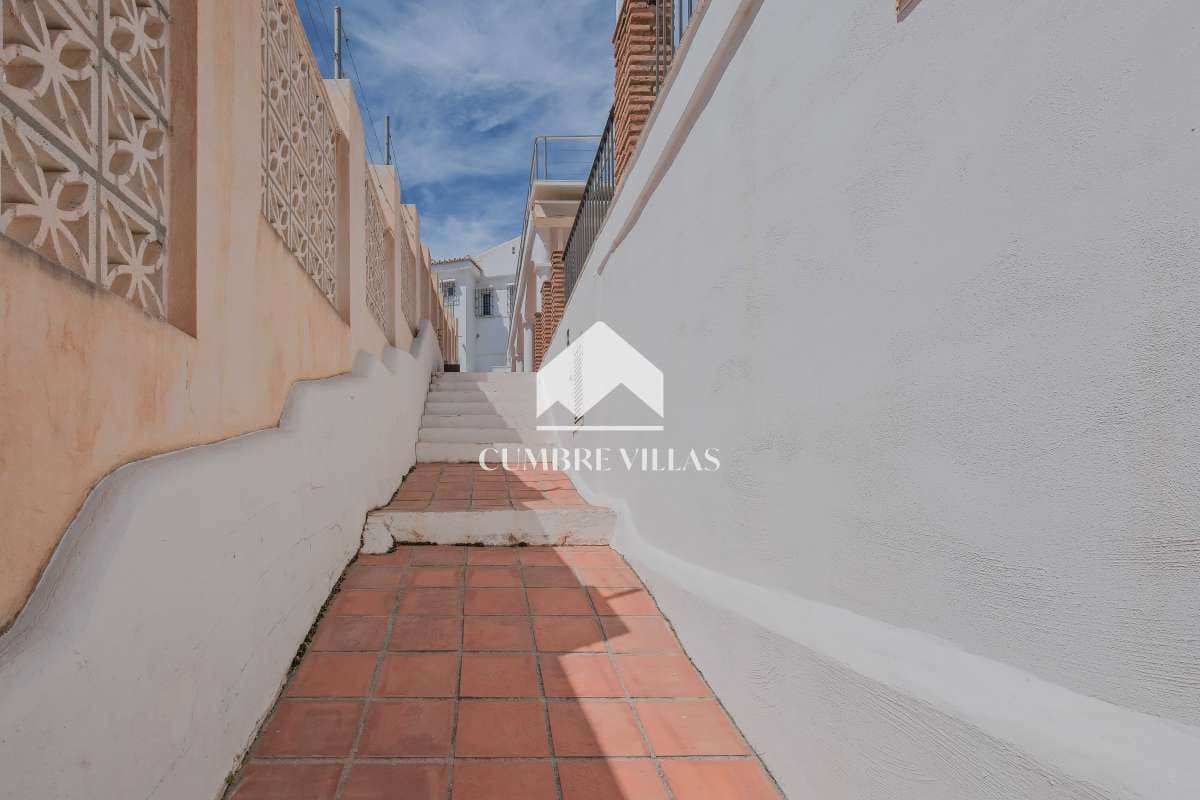 5 soveværelse Villa til salg i La Herradura med swimmingpool - € 450.000 (Ref: 9246199)