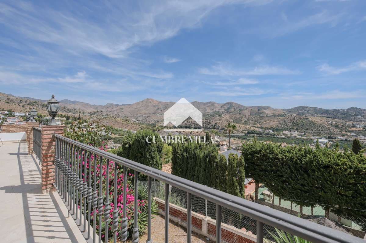 5 soveværelse Villa til salg i La Herradura med swimmingpool - € 450.000 (Ref: 9246199)