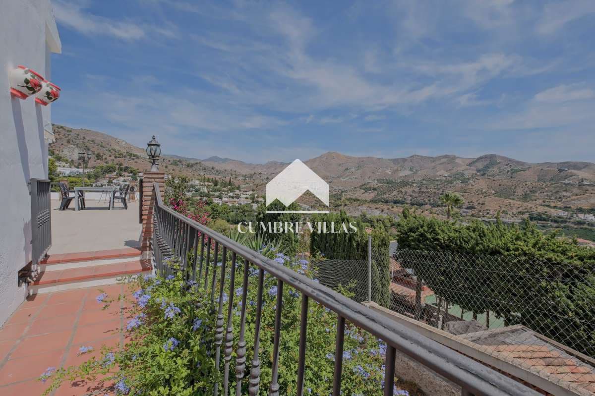 5 soveværelse Villa til salg i La Herradura med swimmingpool - € 450.000 (Ref: 9246199)