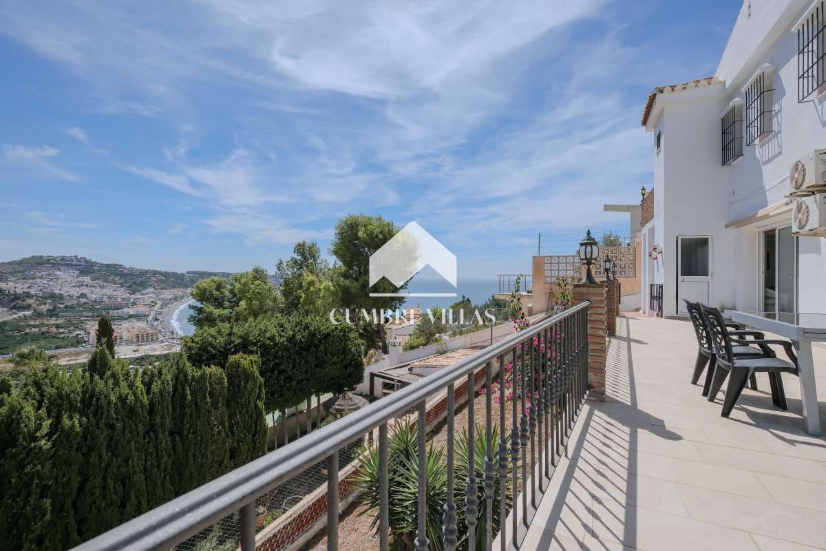 5 soveværelse Villa til salg i La Herradura med swimmingpool - € 450.000 (Ref: 9246199)
