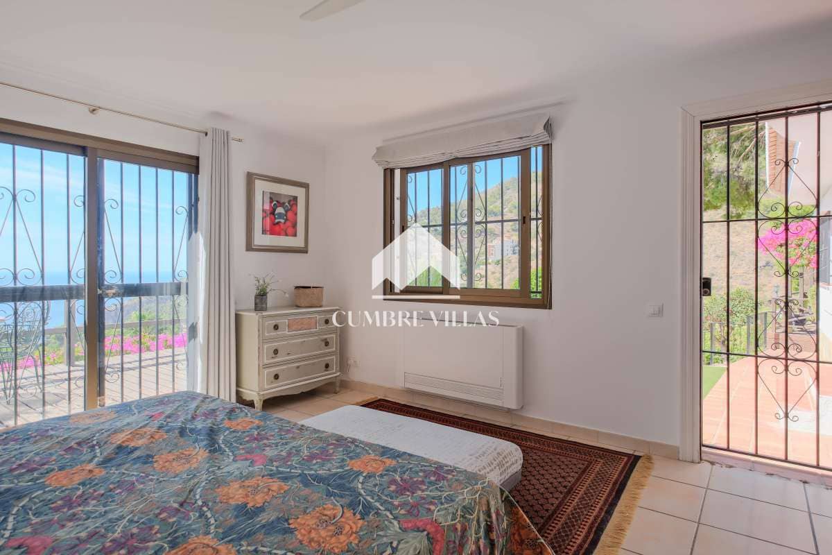 4 soverom Villa til salgs i La Herradura med svømmebasseng garasje - € 1 150 000 (Ref: 9302807)