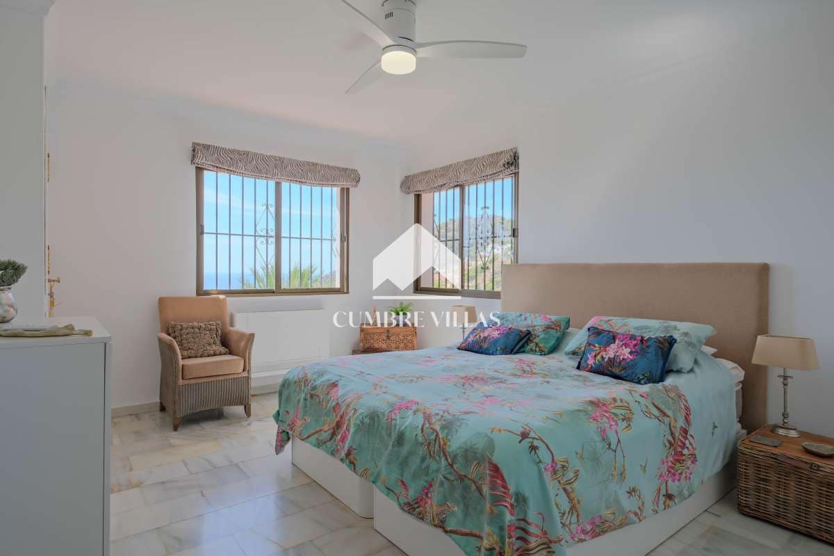 4 soverom Villa til salgs i La Herradura med svømmebasseng garasje - € 1 150 000 (Ref: 9302807)