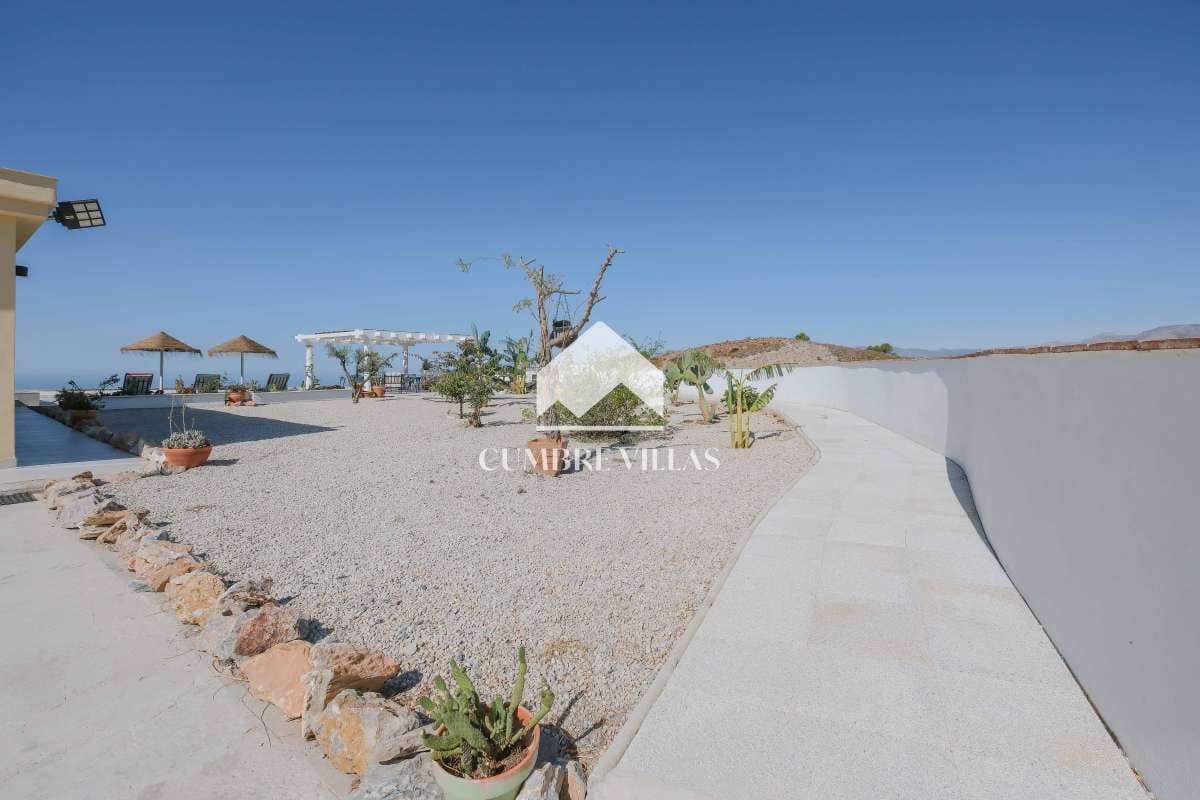 2 slaapkamer Finca/Landhuis te koop in Velez de Benaudalla met zwembad - € 280.000 (Ref: 9378530)