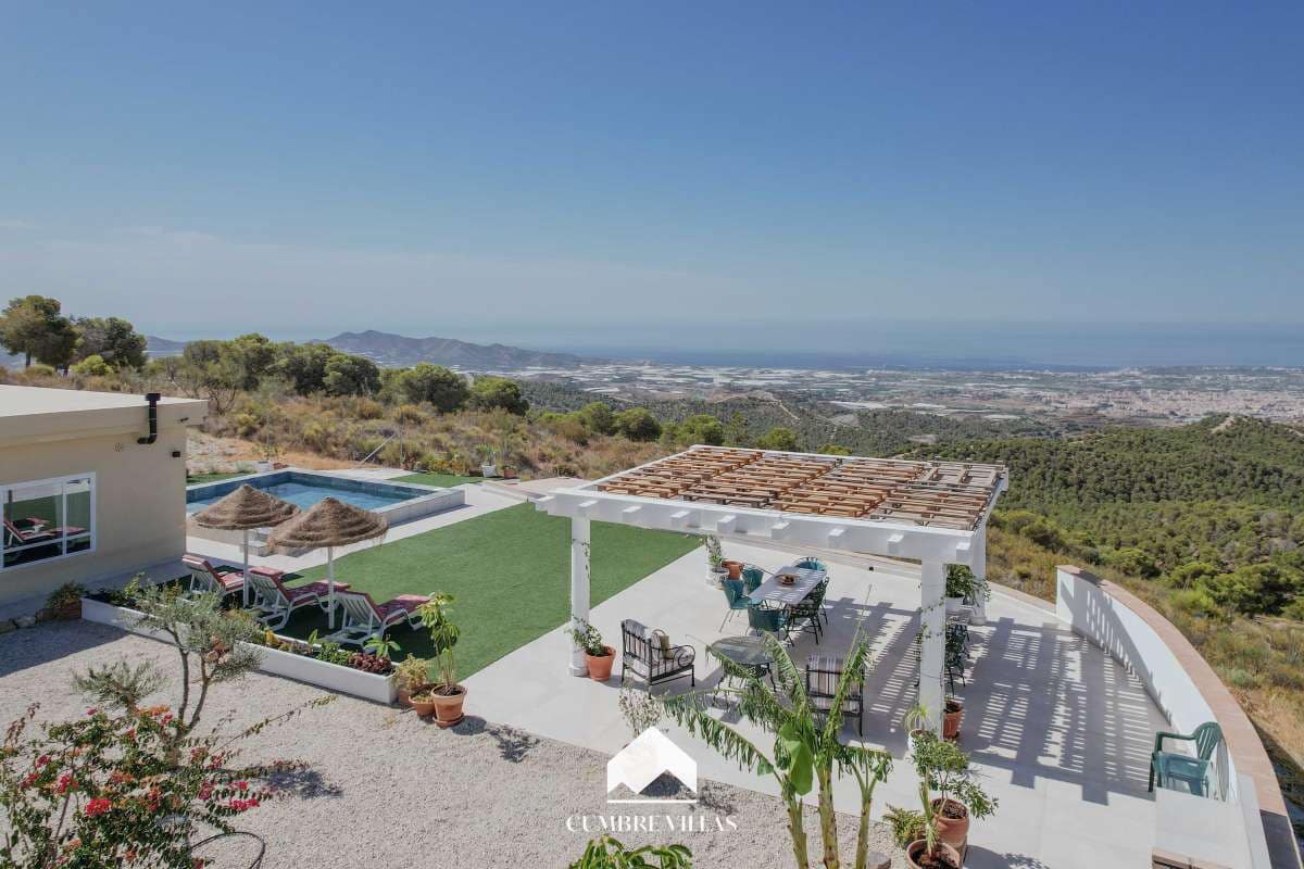 2 slaapkamer Finca/Landhuis te koop in Velez de Benaudalla met zwembad - € 280.000 (Ref: 9378530)