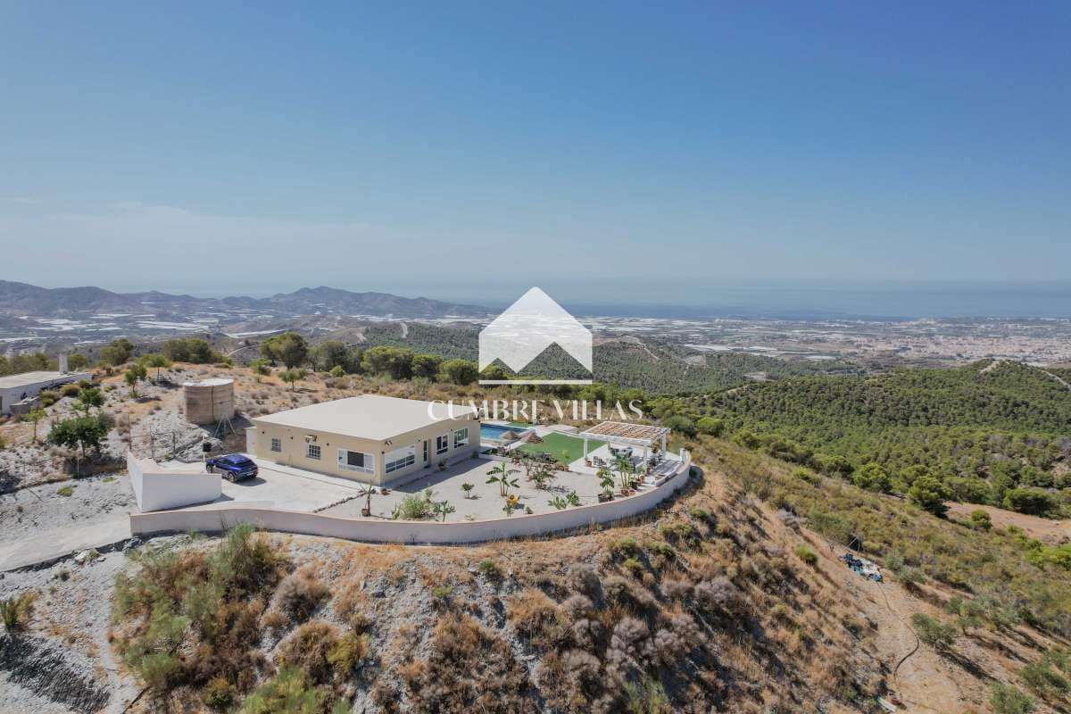 2 slaapkamer Finca/Landhuis te koop in Velez de Benaudalla met zwembad - € 280.000 (Ref: 9378530)