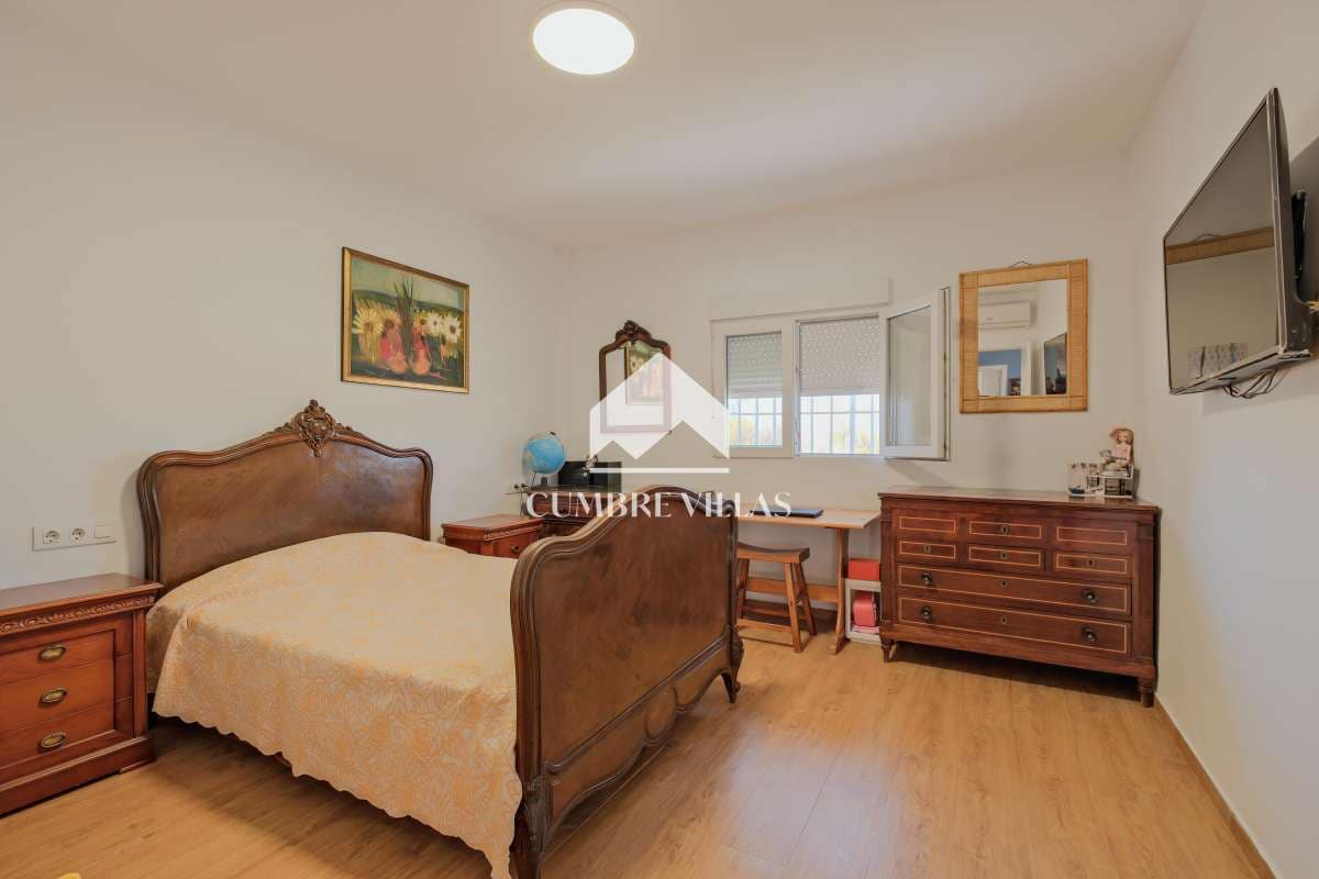 2 slaapkamer Finca/Landhuis te koop in Velez de Benaudalla met zwembad - € 280.000 (Ref: 9378530)