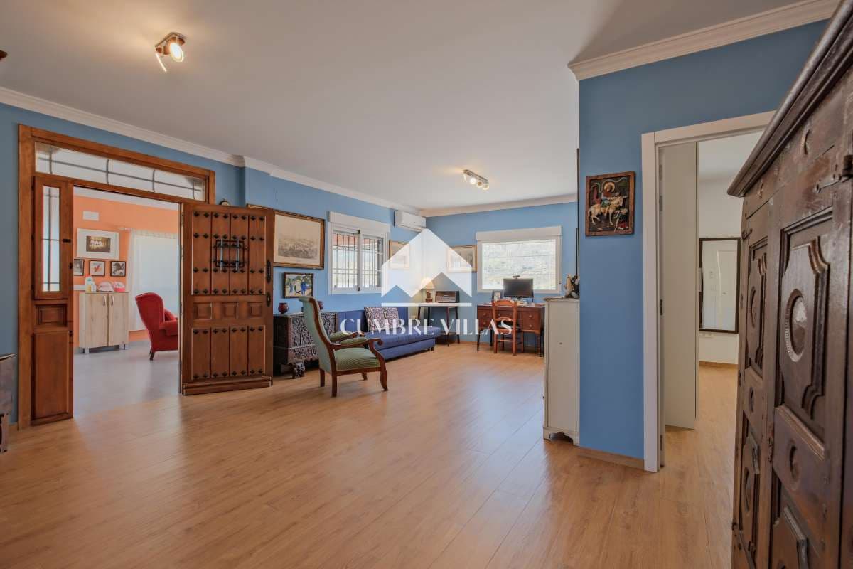 2 slaapkamer Finca/Landhuis te koop in Velez de Benaudalla met zwembad - € 280.000 (Ref: 9378530)