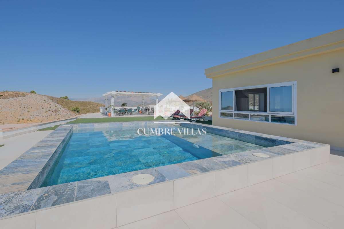 2 slaapkamer Finca/Landhuis te koop in Velez de Benaudalla met zwembad - € 280.000 (Ref: 9378530)