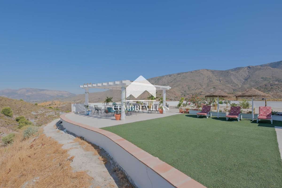 2 slaapkamer Finca/Landhuis te koop in Velez de Benaudalla met zwembad - € 280.000 (Ref: 9378530)