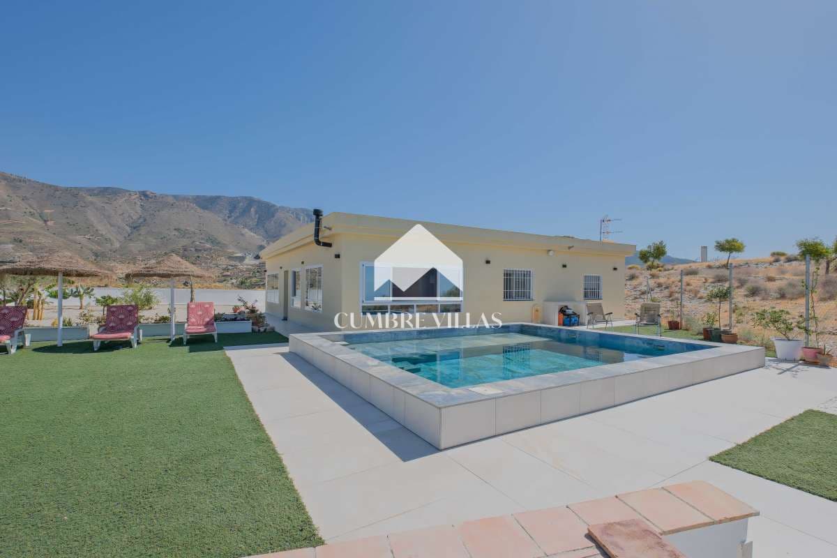 2 slaapkamer Finca/Landhuis te koop in Velez de Benaudalla met zwembad - € 280.000 (Ref: 9378530)