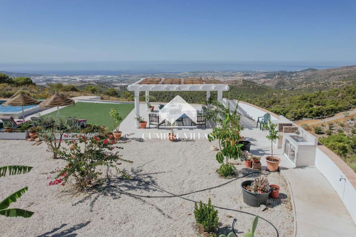 2 slaapkamer Finca/Landhuis te koop in Velez de Benaudalla met zwembad - € 280.000 (Ref: 9378530)