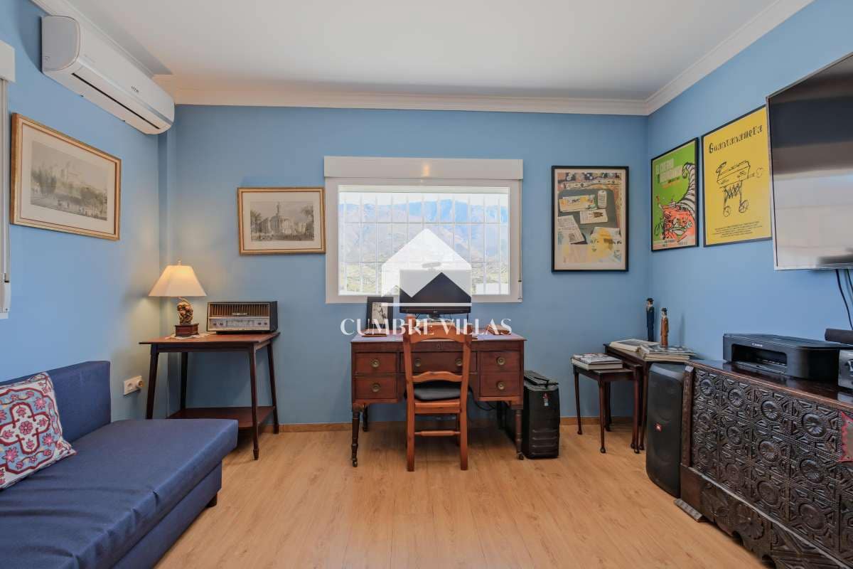 2 slaapkamer Finca/Landhuis te koop in Velez de Benaudalla met zwembad - € 280.000 (Ref: 9378530)