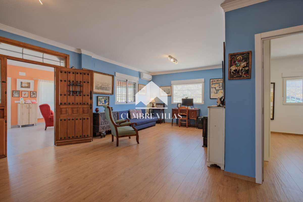 2 slaapkamer Finca/Landhuis te koop in Velez de Benaudalla met zwembad - € 280.000 (Ref: 9378530)