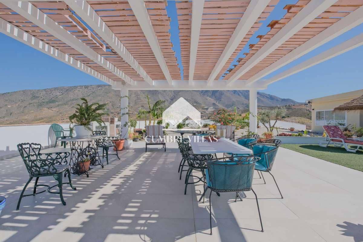 2 slaapkamer Finca/Landhuis te koop in Velez de Benaudalla met zwembad - € 280.000 (Ref: 9378530)