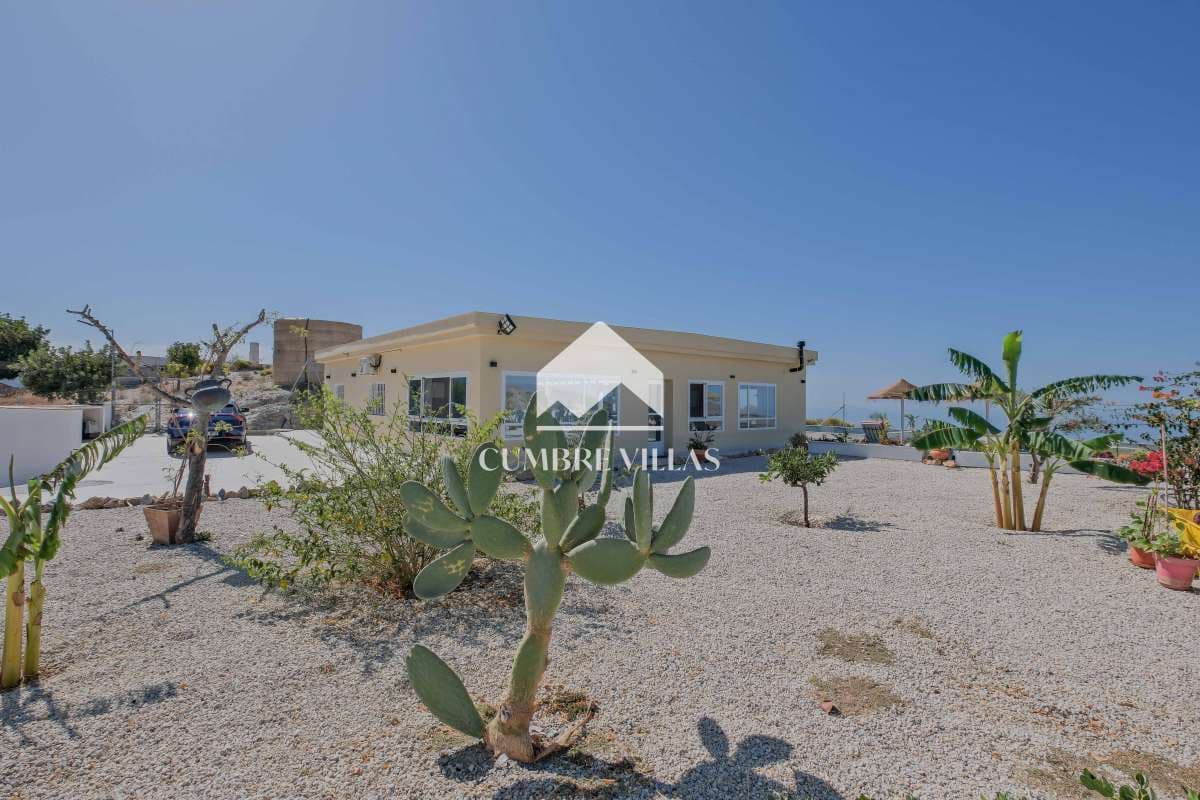 2 slaapkamer Finca/Landhuis te koop in Velez de Benaudalla met zwembad - € 280.000 (Ref: 9378530)