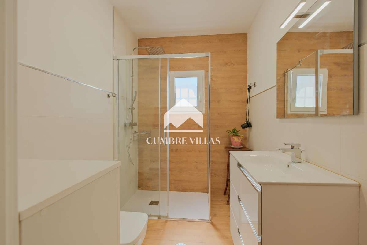 2 slaapkamer Finca/Landhuis te koop in Velez de Benaudalla met zwembad - € 280.000 (Ref: 9378530)