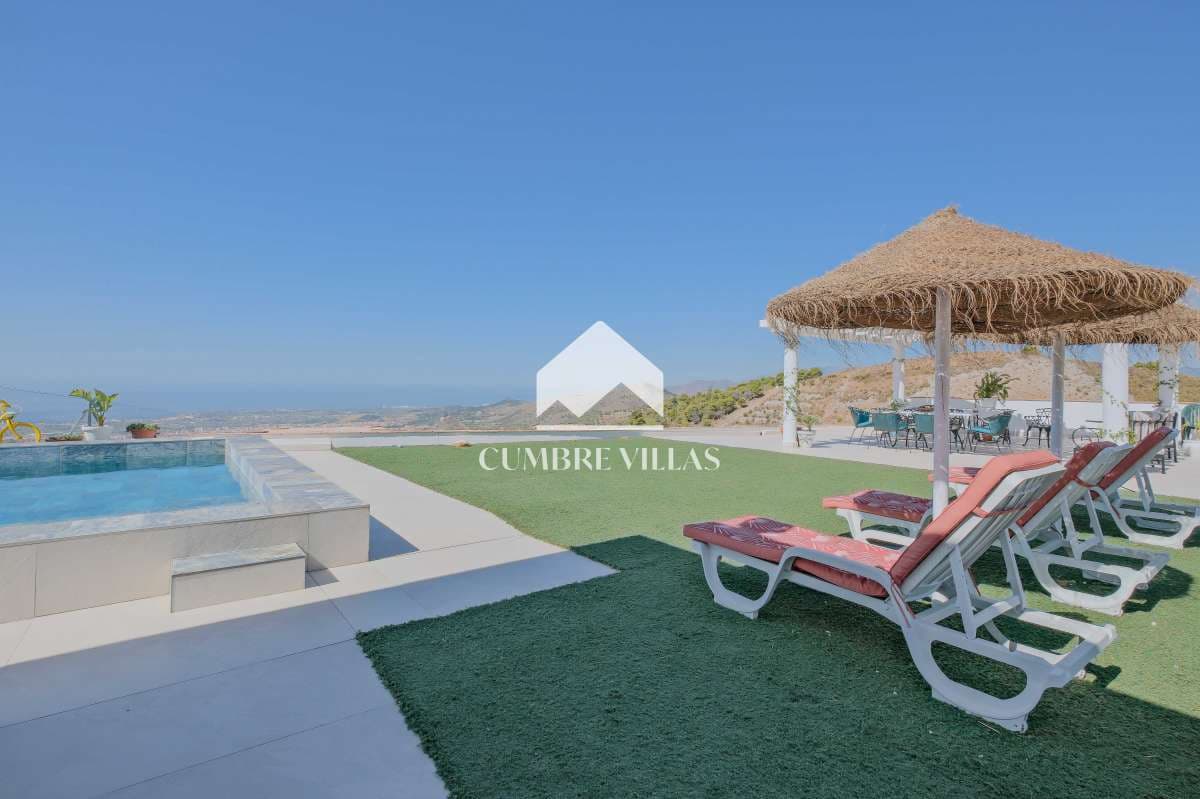 2 slaapkamer Finca/Landhuis te koop in Velez de Benaudalla met zwembad - € 280.000 (Ref: 9378530)