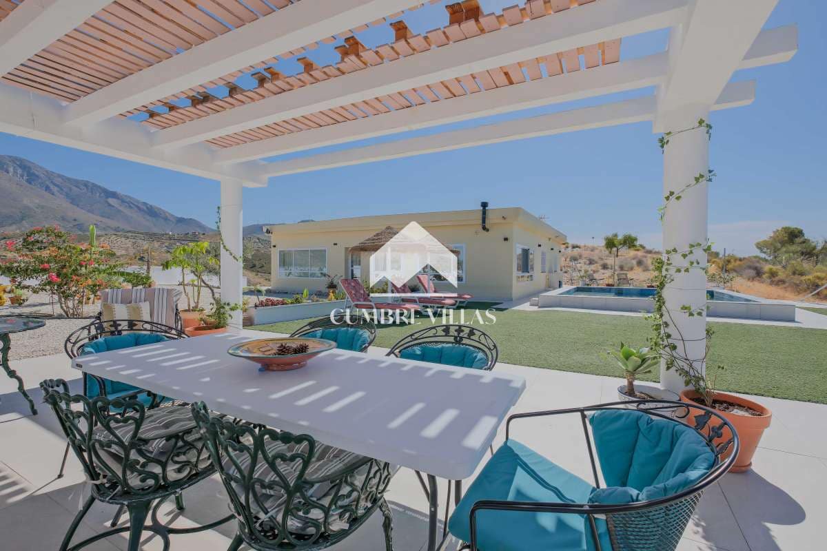 2 slaapkamer Finca/Landhuis te koop in Velez de Benaudalla met zwembad - € 280.000 (Ref: 9378530)