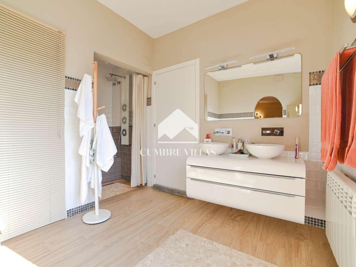 9 soveværelse Villa til salg i Melegis med swimmingpool - € 1.150.000 (Ref: 9390016)