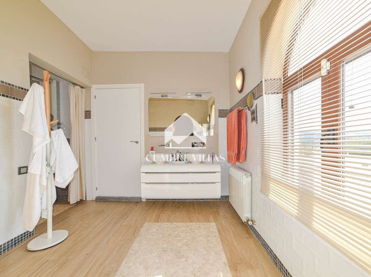 9 soveværelse Villa til salg i Melegis med swimmingpool - € 1.150.000 (Ref: 9390016)